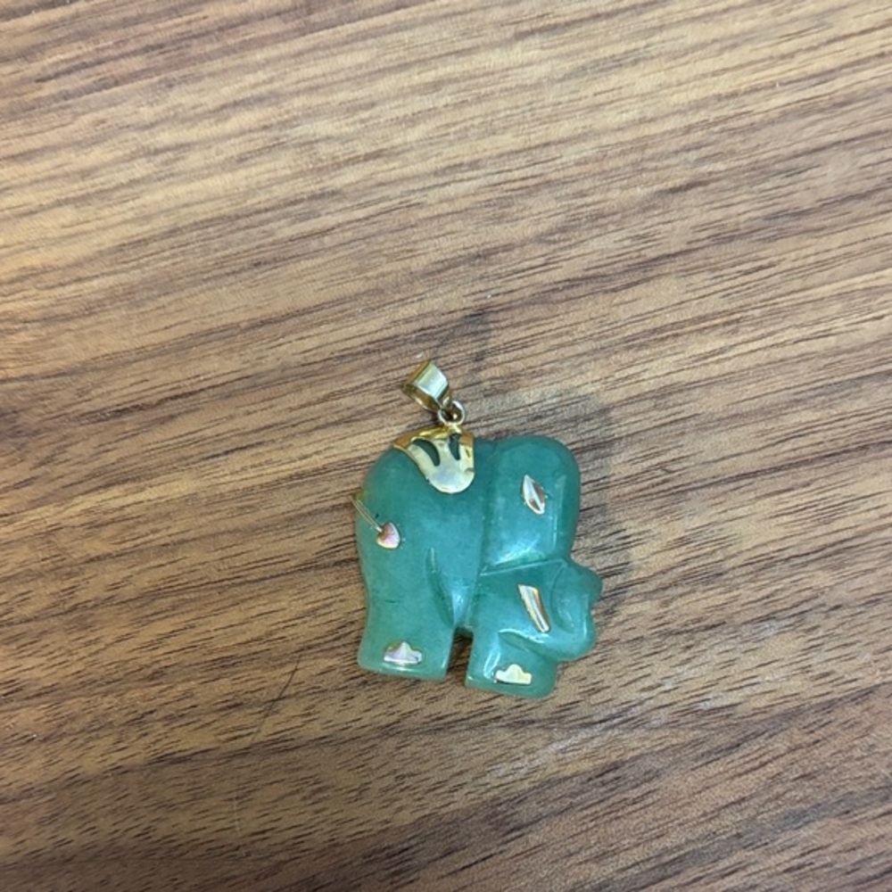 Green Elephant Pendant for necklace and 🍀 luck
